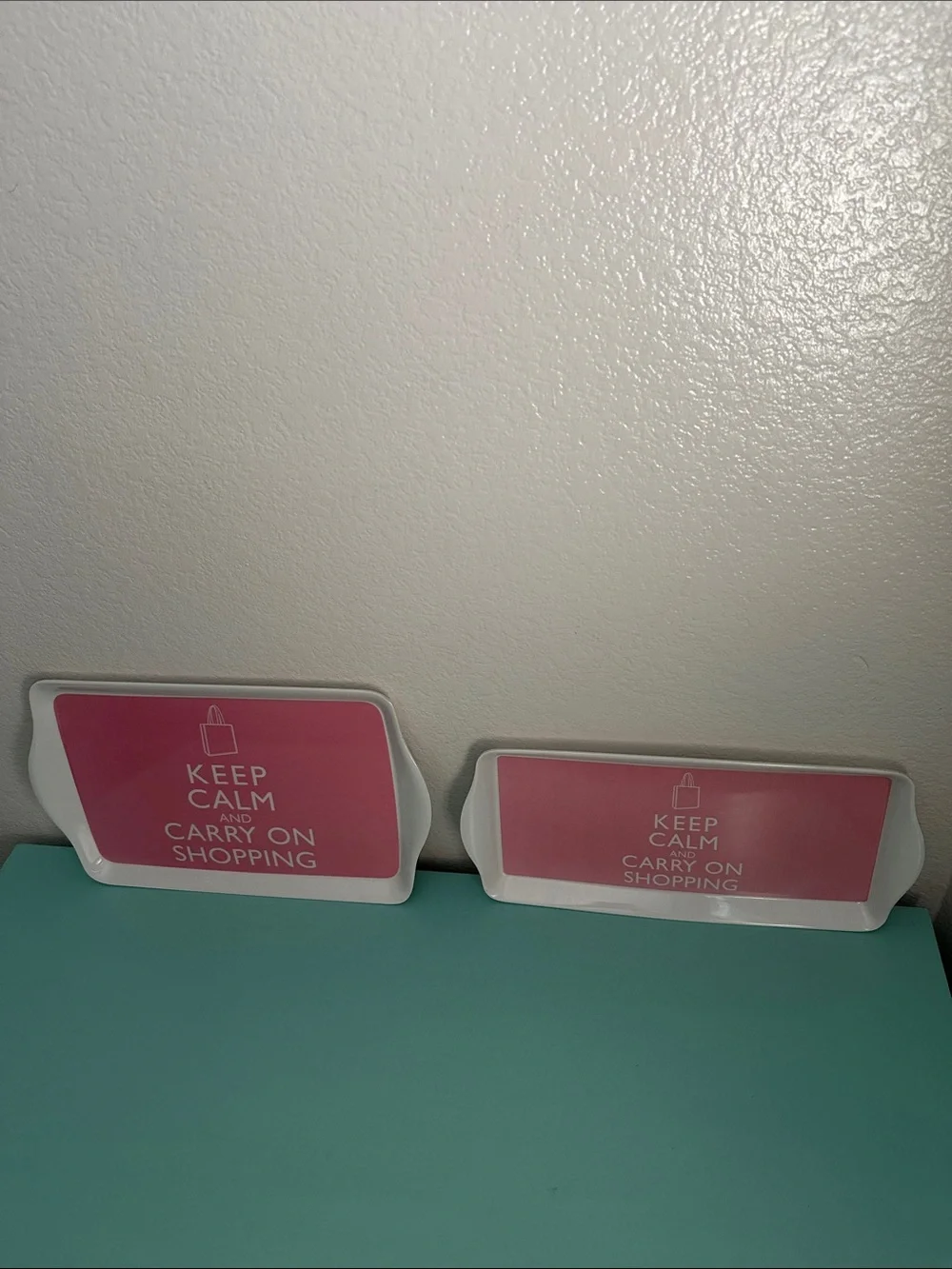 Home Essentials Set of 2 rectangular melamine serving trays ‘Keep Calm&Carry On’
